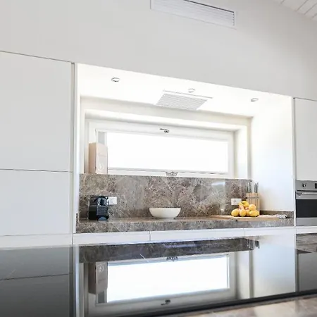 Antares Con Piscina أوستوني