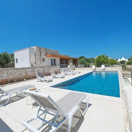 Antares Con Piscina فيلة أوستوني