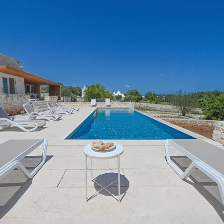 Antares Con Piscina Ostuni